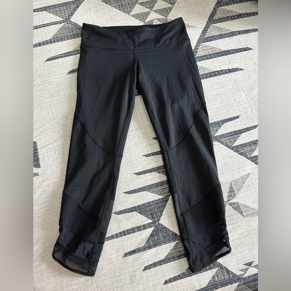 Lululemon black and mesh cropped leggings